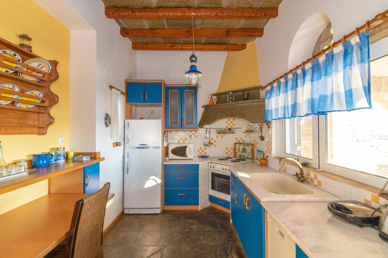 Traditional House By The Sea Istérnia Exterior foto